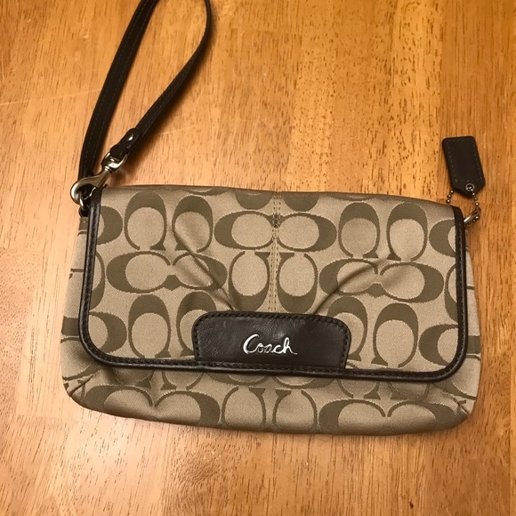 Coach Handbags - Coach Wristlet
